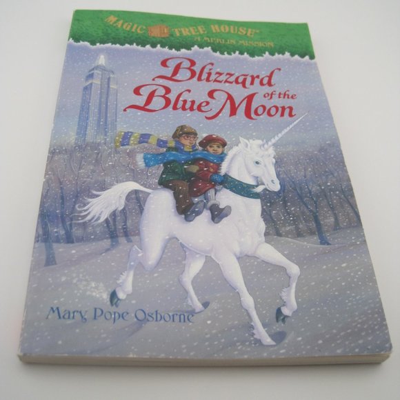 Magic Tree House: #36 A Merlin Mission: Blizzard of the Blue Moon Paperback Book - Picture 1 of 16